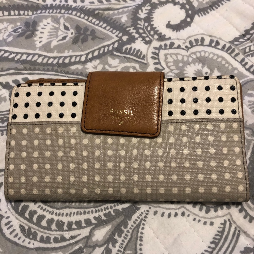 Fossil polka dot wallet